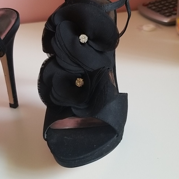 Black high heels - Picture 3 of 6